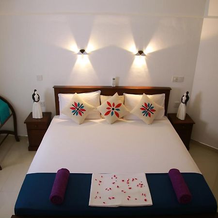 Aken Villa Хиккадува Экстерьер фото