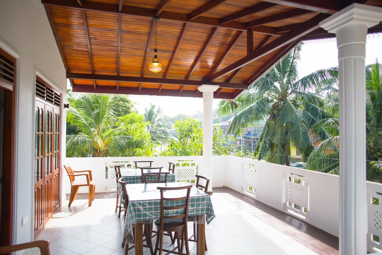 Aken Villa Хиккадува Экстерьер фото
