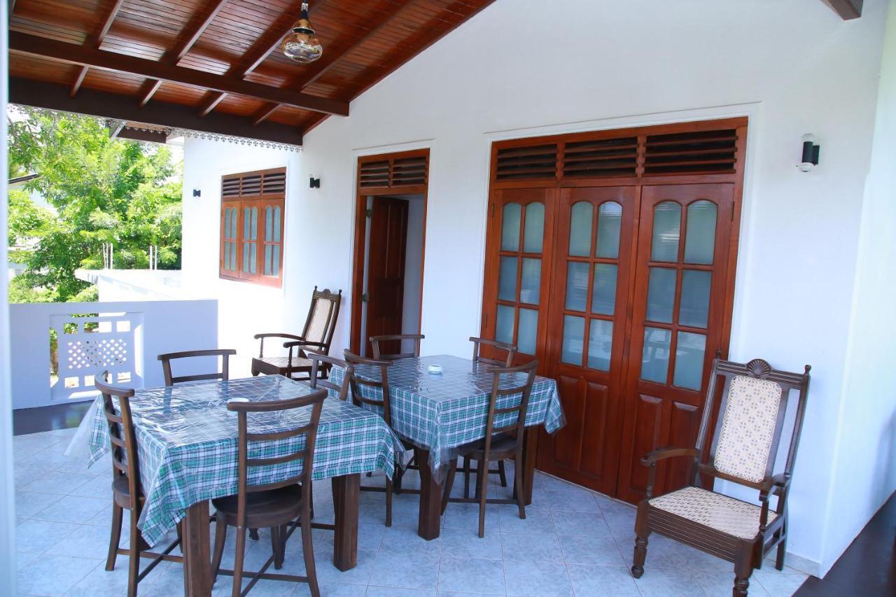 Aken Villa Хиккадува Экстерьер фото