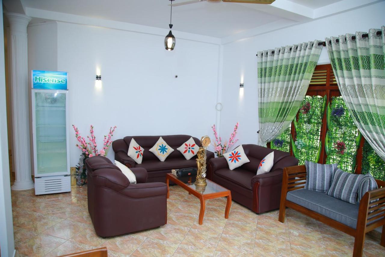 Aken Villa Хиккадува Экстерьер фото