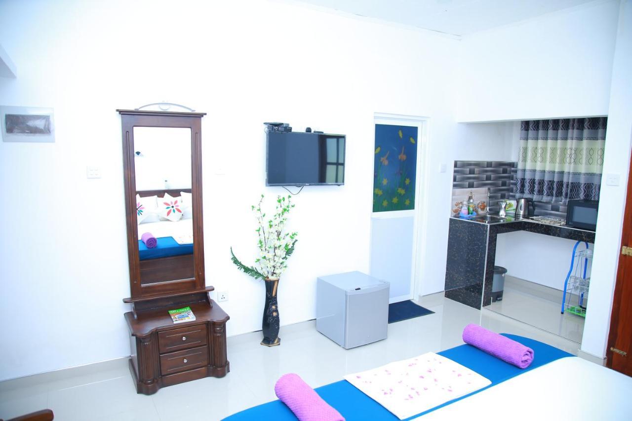 Aken Villa Хиккадува Экстерьер фото